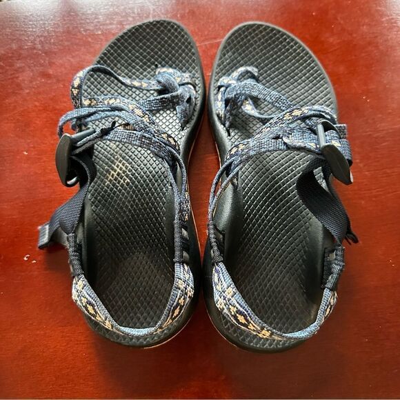 Chaco's Blue Pattern Sandals Size W7 - Picture 5 of 8